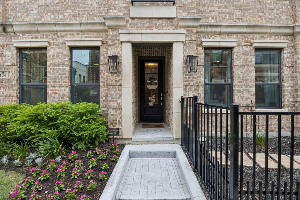 302 Nursery Lane 104, Fort Worth