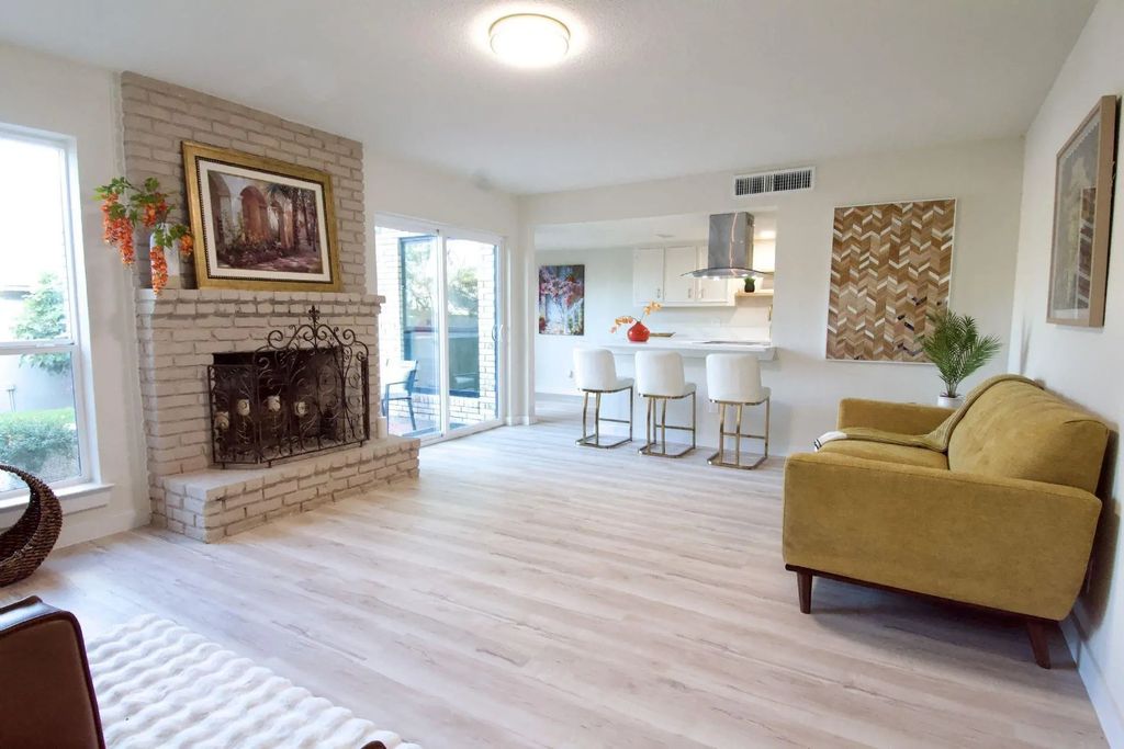 1231 Lexington Square, Corsicana