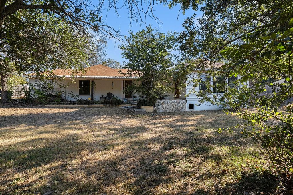 116 Lakeshore Trail, Whitney