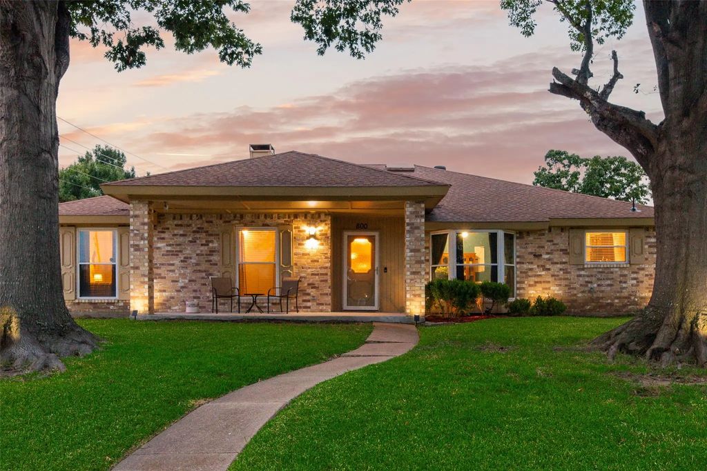 800 Brownfield Drive, Mesquite