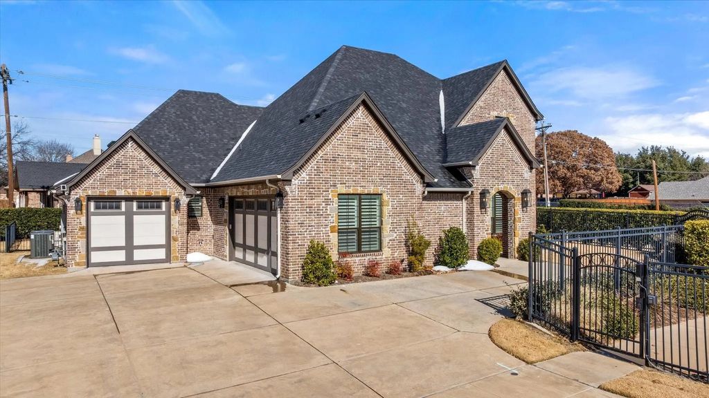 1001 Quarry Court, Granbury