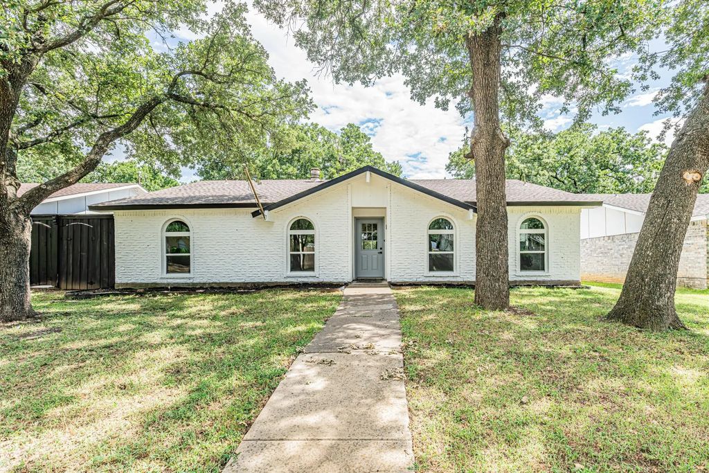 1214 Winterwood Drive, Lewisville