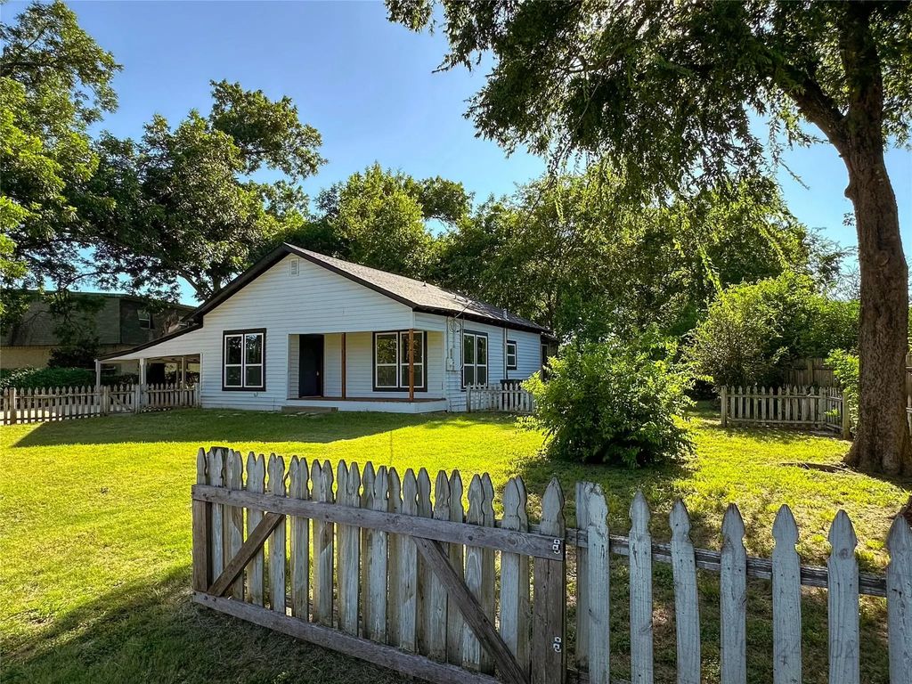 403 N Gaither Street, Glen Rose