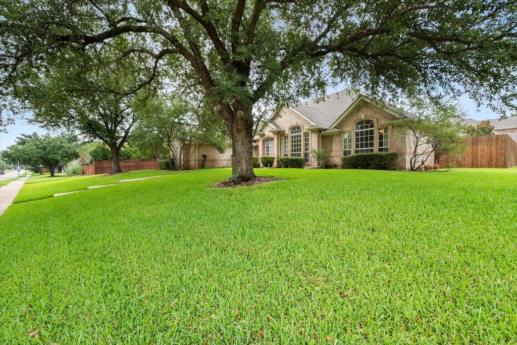 8904 Thornway Drive, North Richland Hills