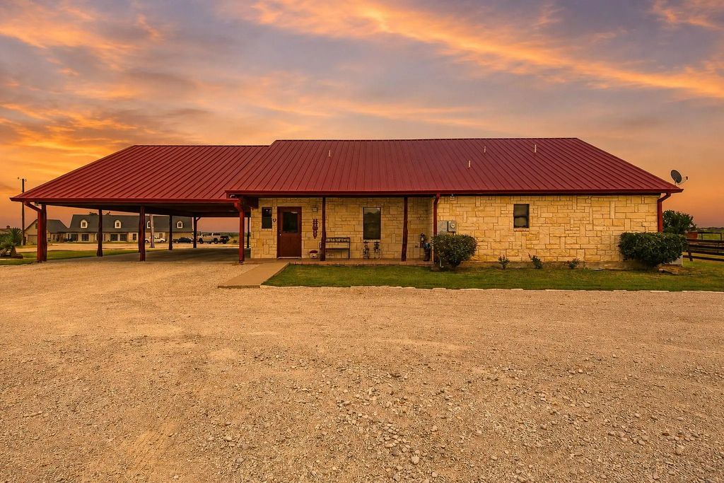 1590 Lawlis Lane, Sanger