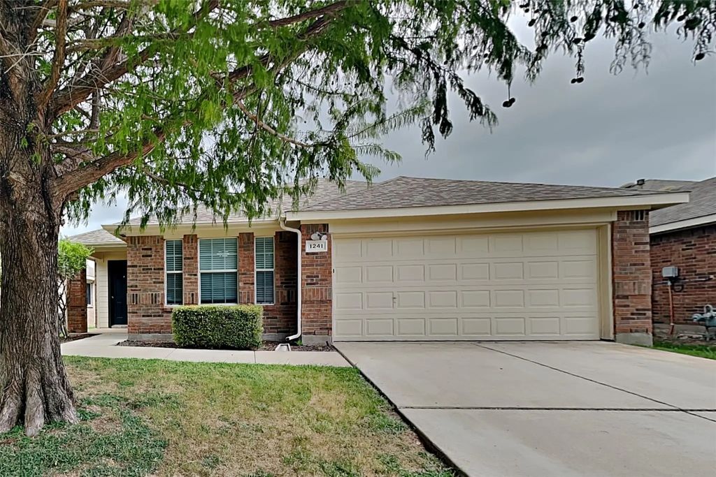 1241 Round Pen Run, Fort Worth