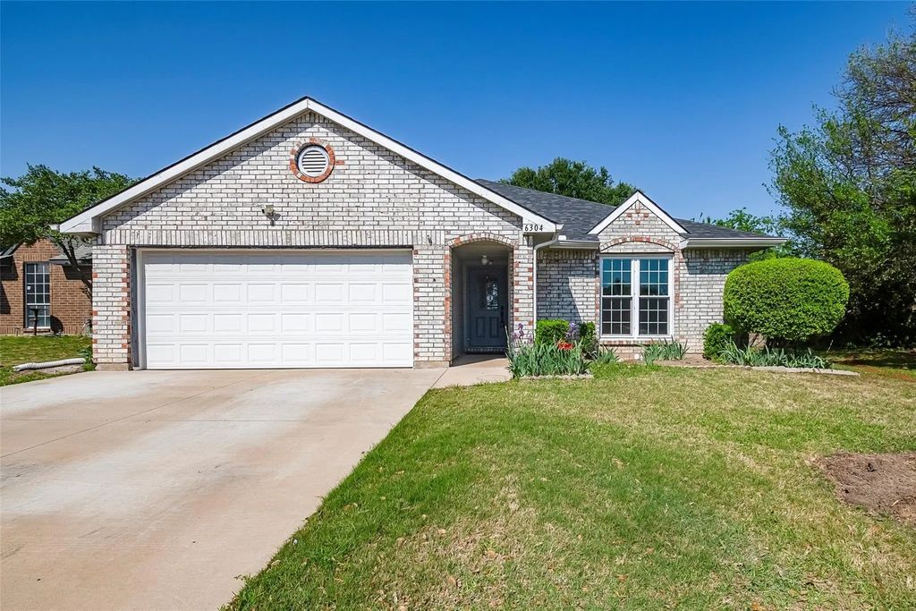 6304 Brookcrest Drive, Arlington