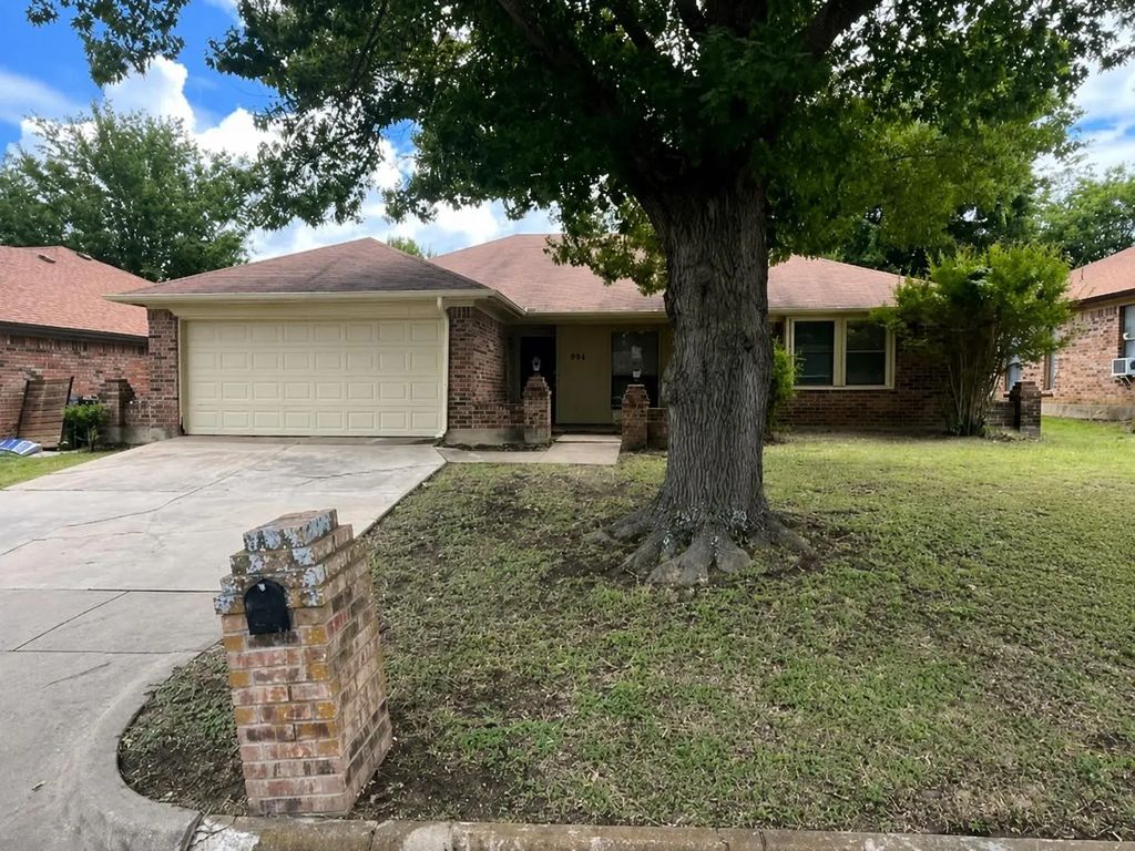 934 Robinwood Drive, Arlington