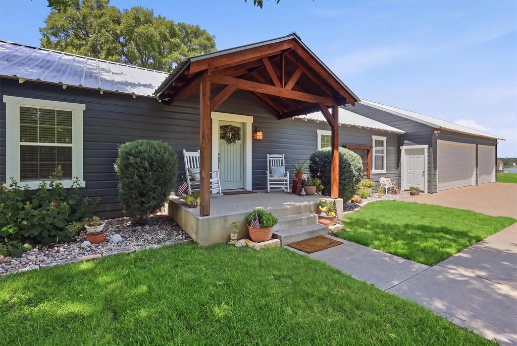 1313 Porter Court, Granbury