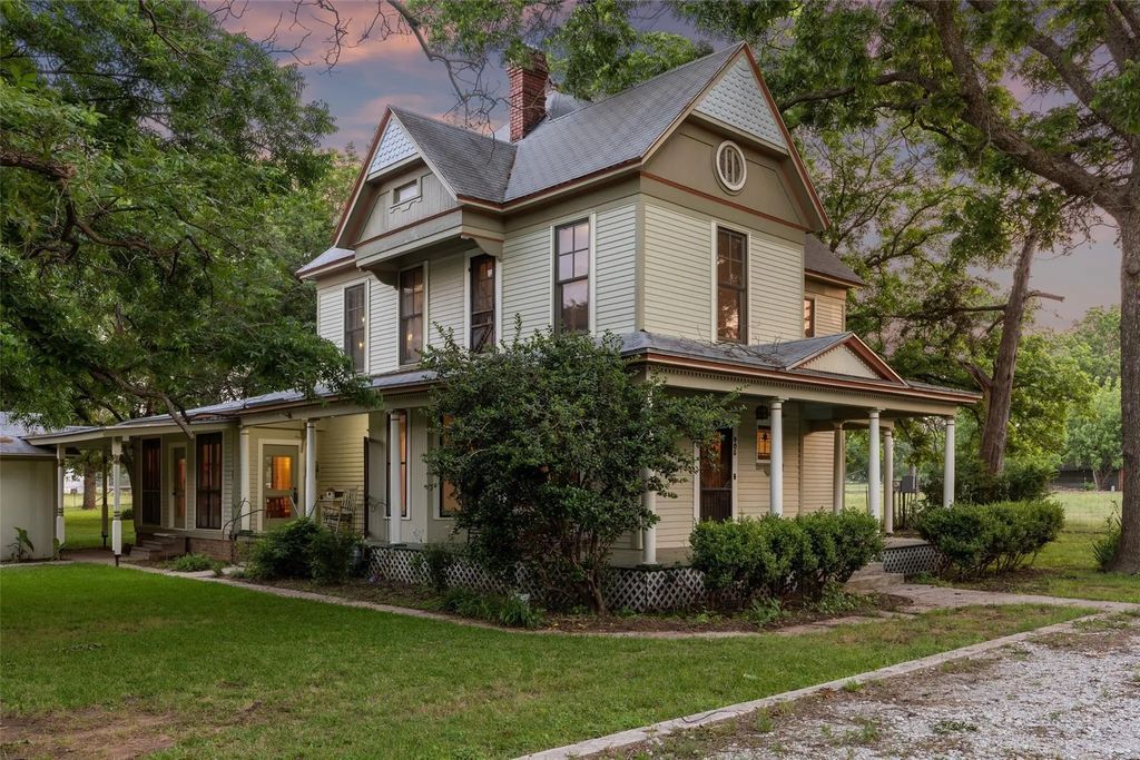 405 W Clifton Street, Pilot Point