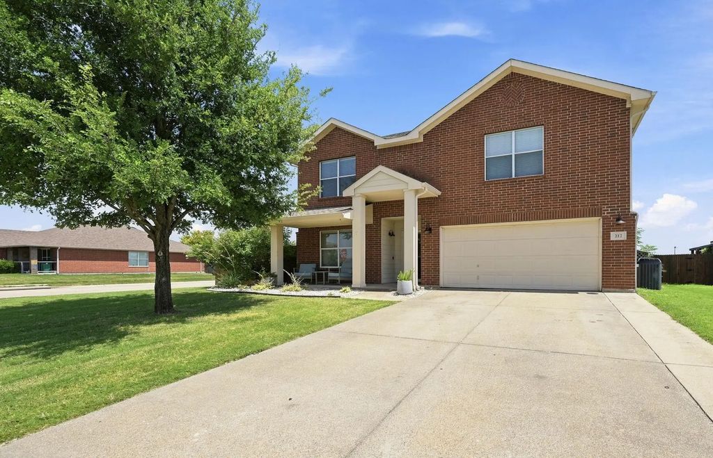 212 Cheyenne Drive, Waxahachie