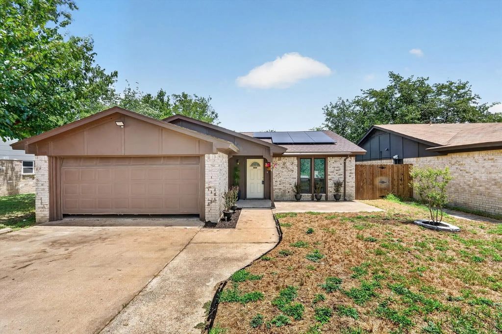 624 Hallvale Drive, White Settlement