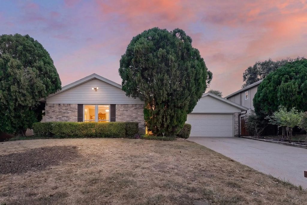 7305 Southridge Trail, Fort Worth