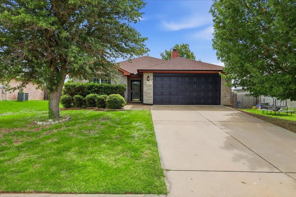 117 Hampton Court, Rhome