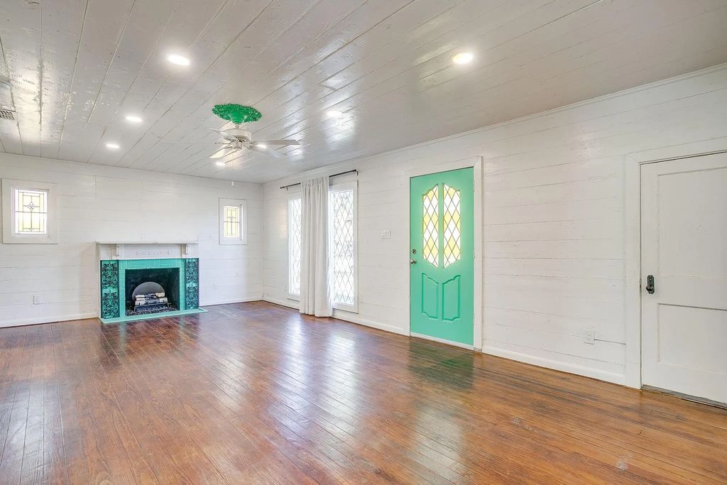 619 W Live Oak Street, Jacksboro