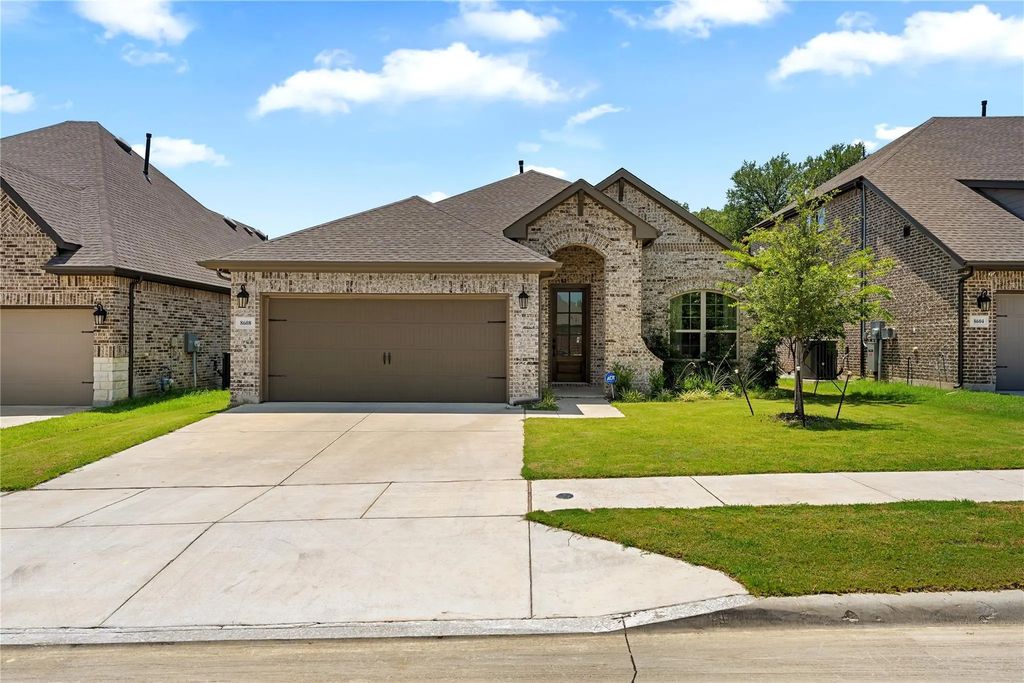 8608 Spindletop Drive, Fort Worth