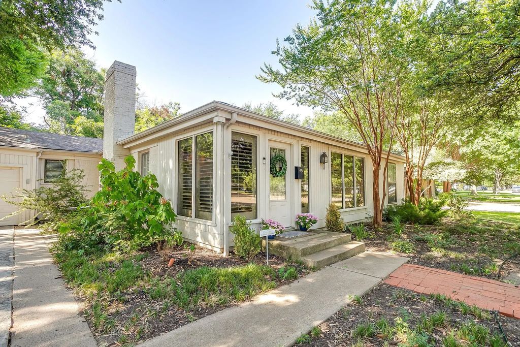 6305 Locke Avenue, Fort Worth