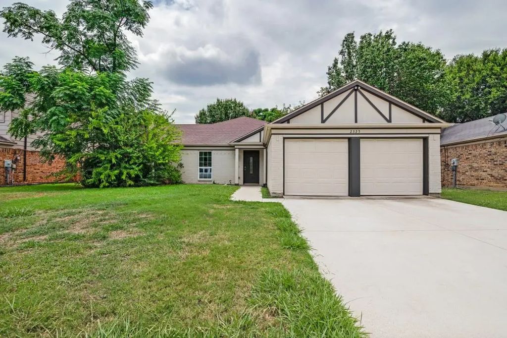 2325 Warwick Avenue, Grand Prairie