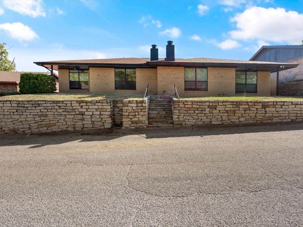 1117 S Rusk Street 1115, Weatherford