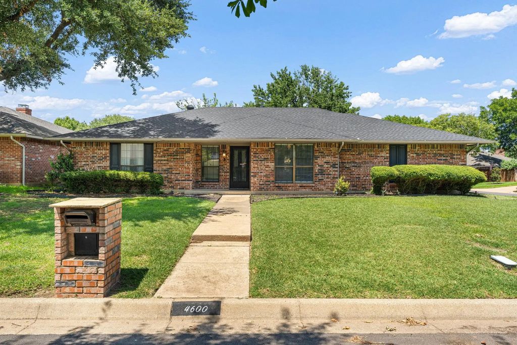 4600 Applewood Road, Fort Worth