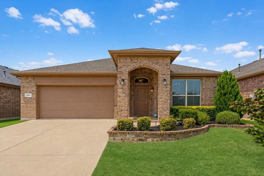 5044 Sugarcane Lane, Fort Worth