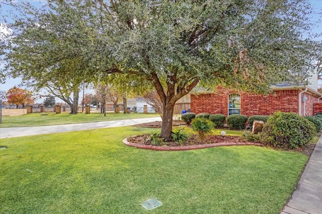 2700 Rex Cruse Drive, Sherman