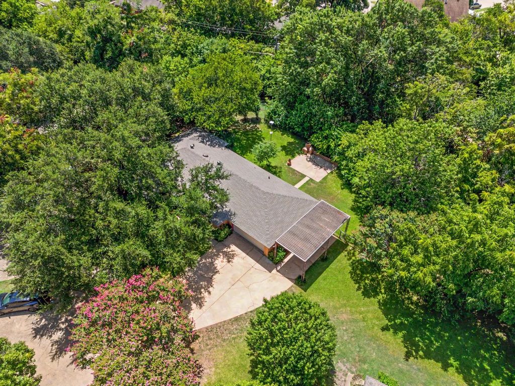 526 Nesbit Court, Garland