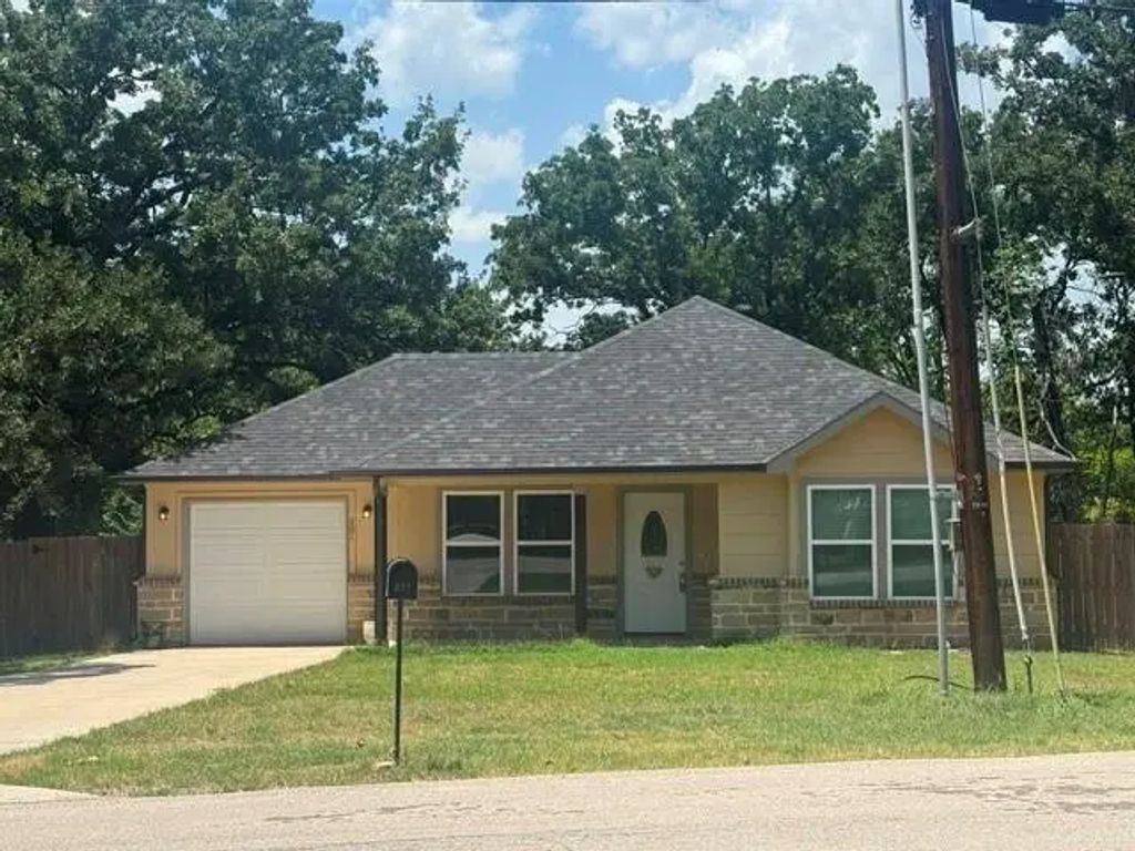 301 Indian Oaks Trail, West Tawakoni