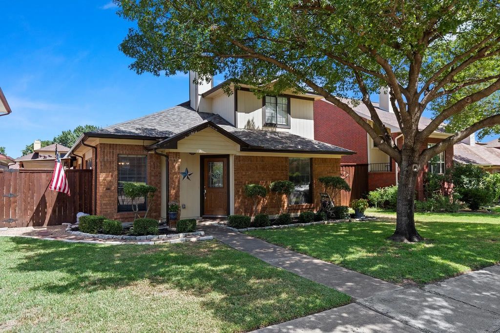 2920 Peninsula Way, Carrollton