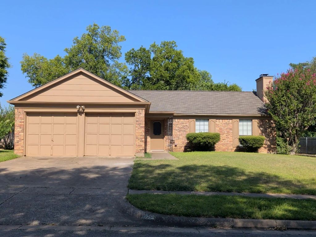 1703 Chittam Drive, Euless