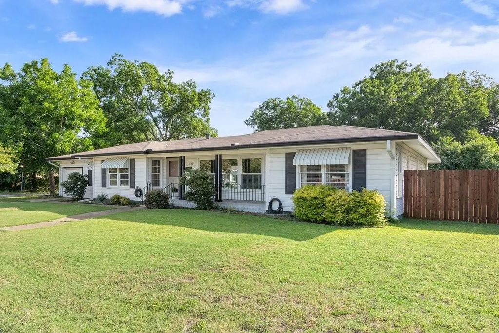 3135 N 27th St, Waco