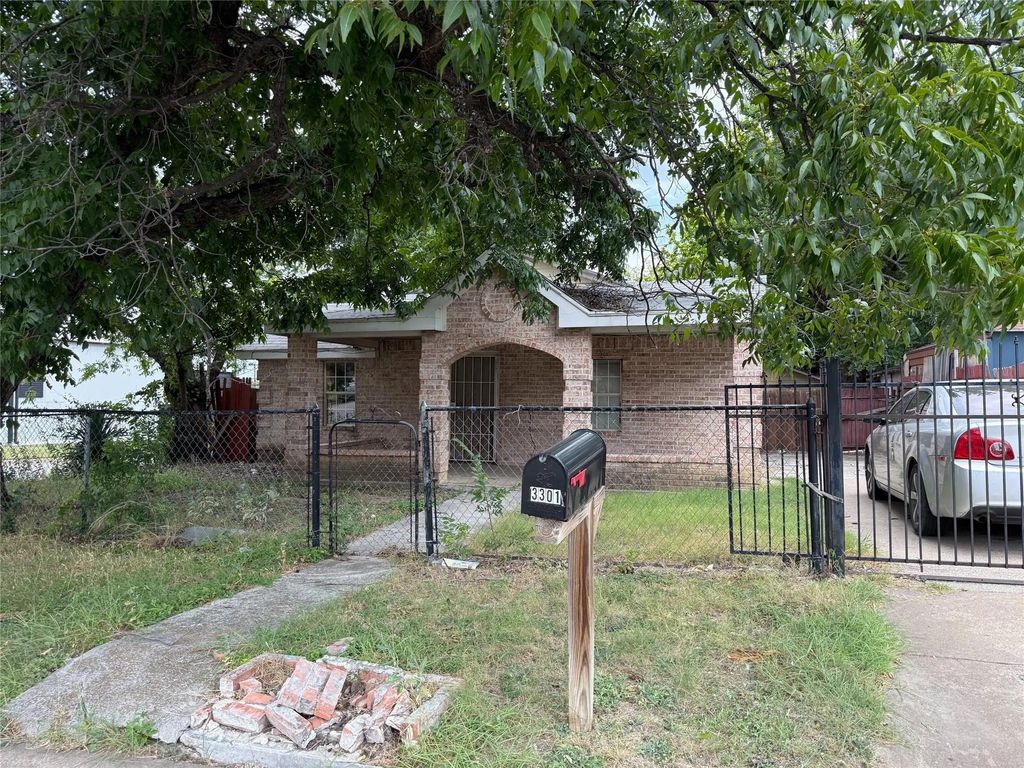 3301 S Main Street, Fort Worth