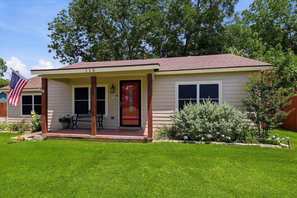 116 Pecan Street, Whitesboro