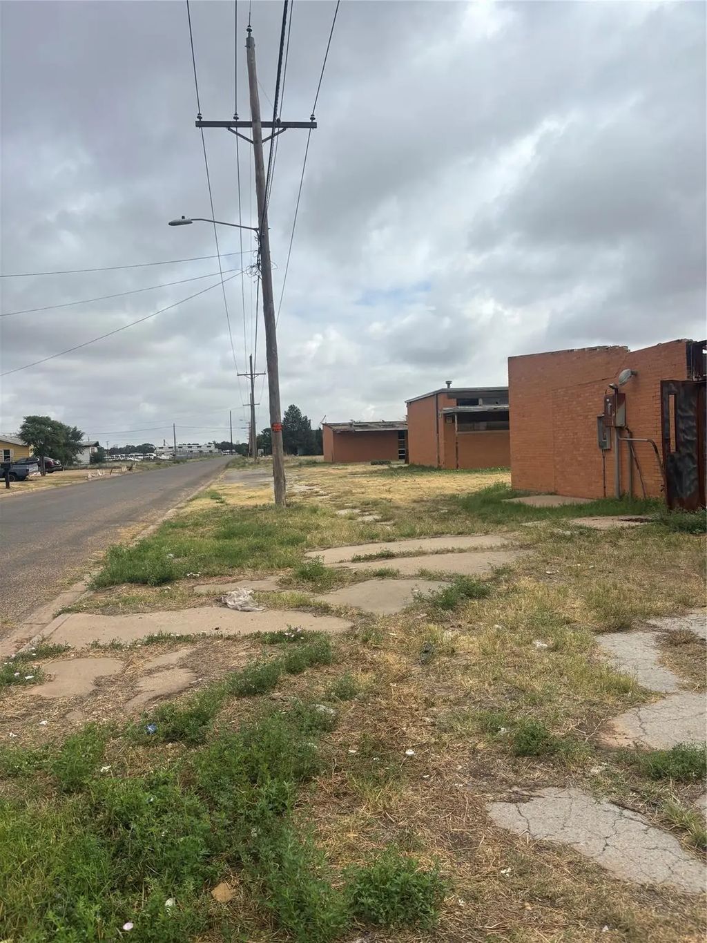 1900 Walter Griffin Street, Plainview