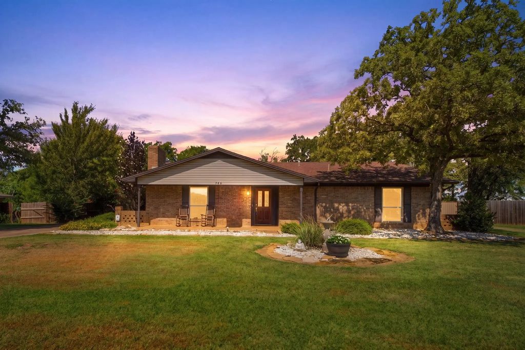 706 Squires Lane, Krugerville