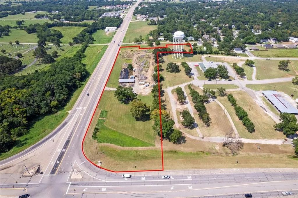 604 N Tx-121, Bonham