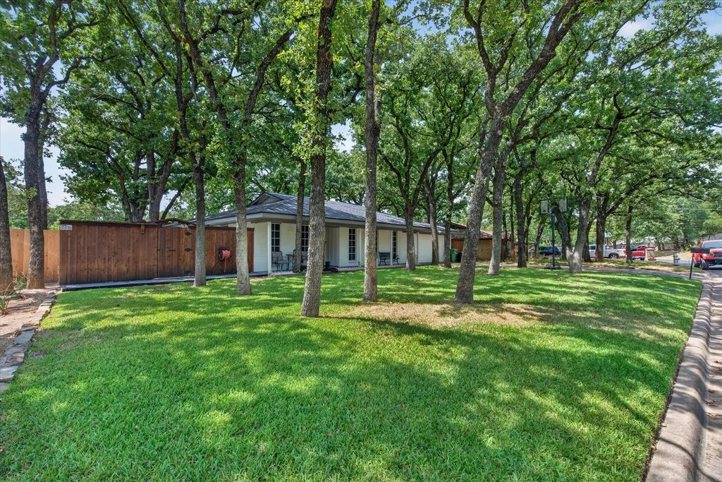 1317 W Redbud Drive, Hurst