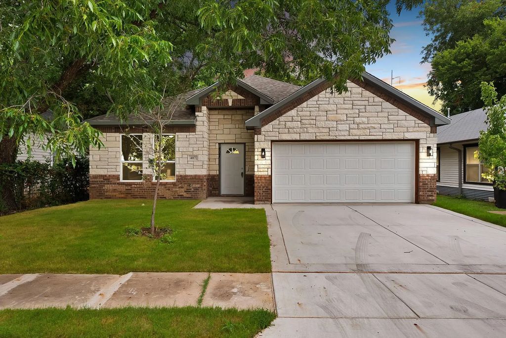 407 E Willingham Street, Cleburne