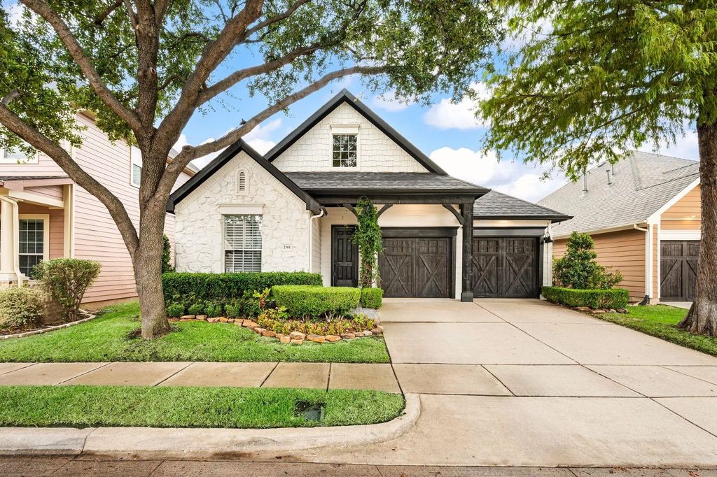 2301 Grizzly Run Lane, Euless