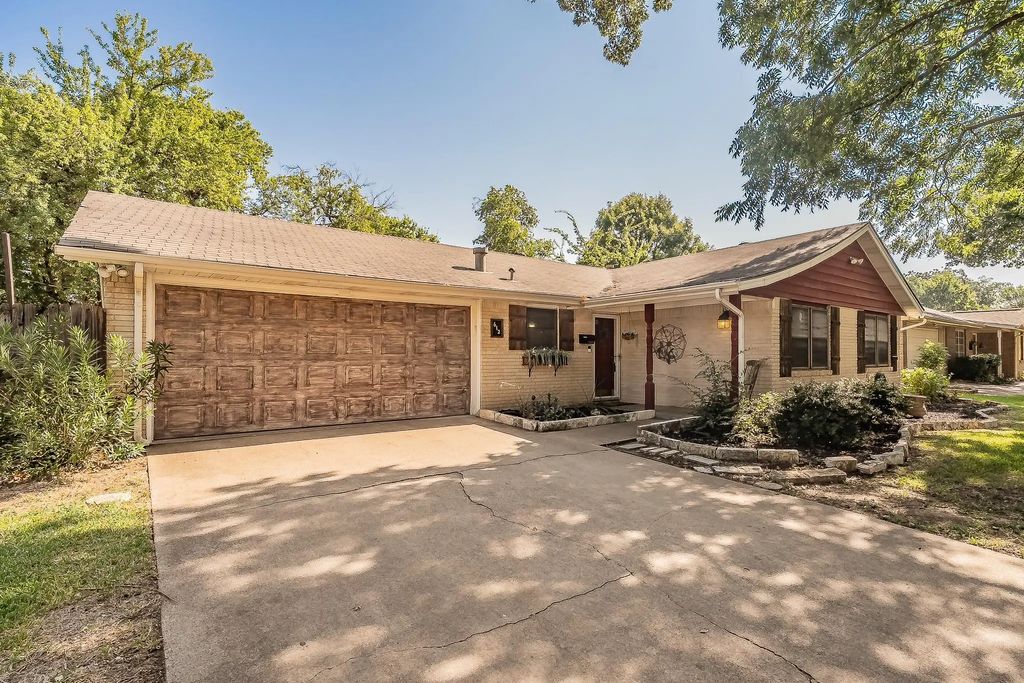 612 Bayless Drive, Euless