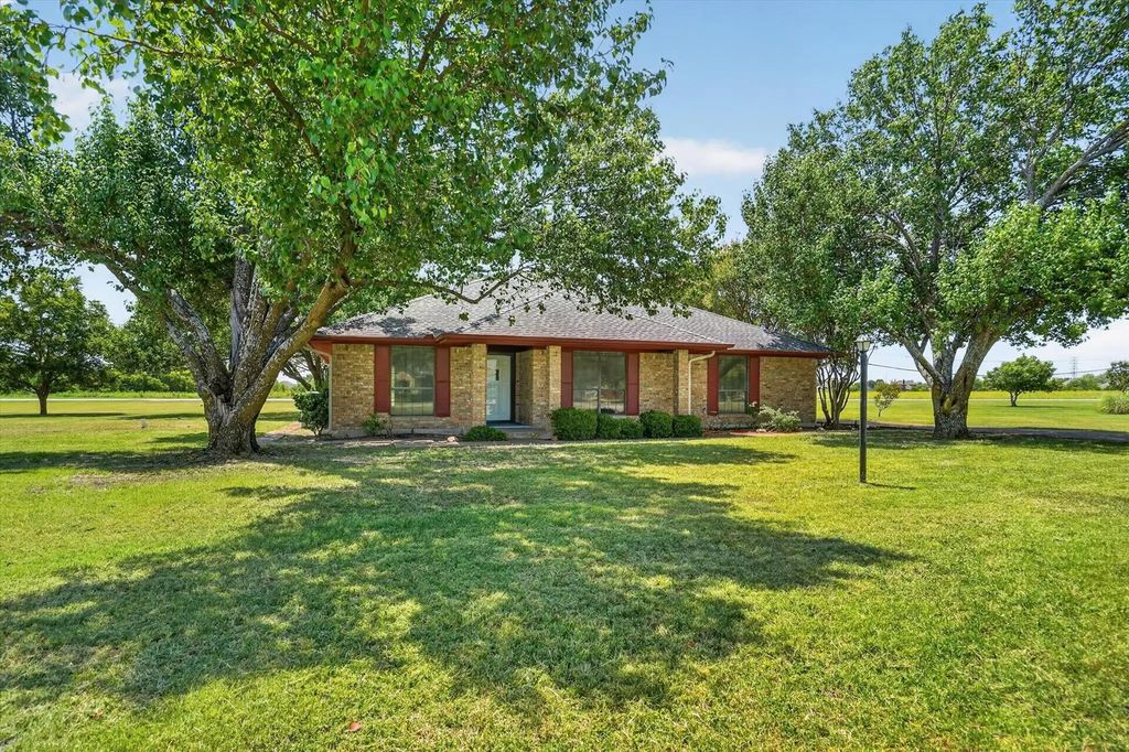 104 Royal Park Lane, Waxahachie