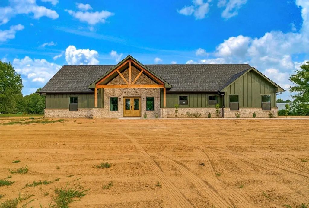 829 Private Road 44005, Blossom