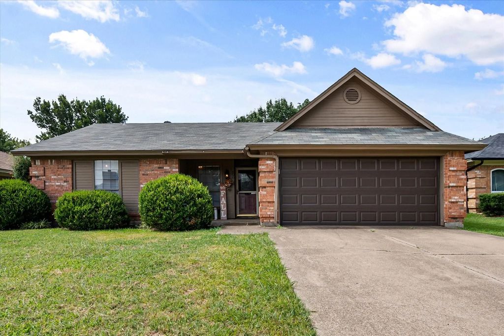 806 Wind Brooke Drive, Arlington