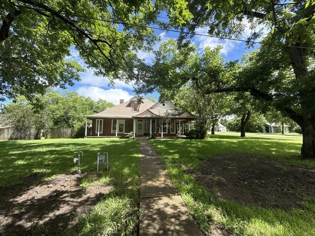 500 2nd Street, Kerens