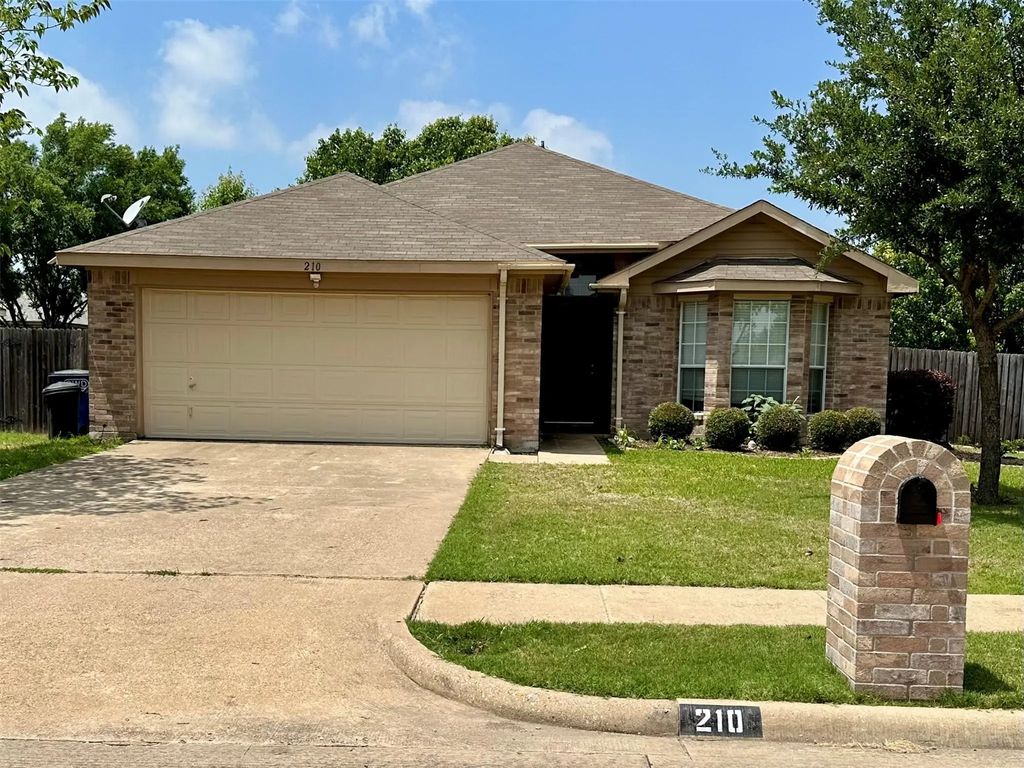 210 Windsor, Forney