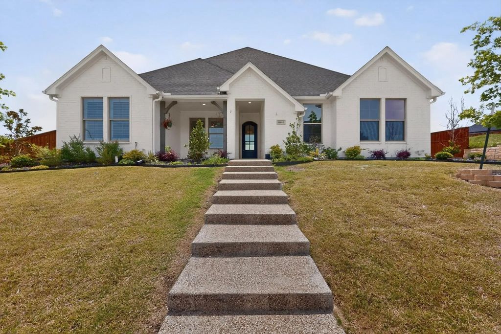10813 Alta Sierra Drive, Benbrook