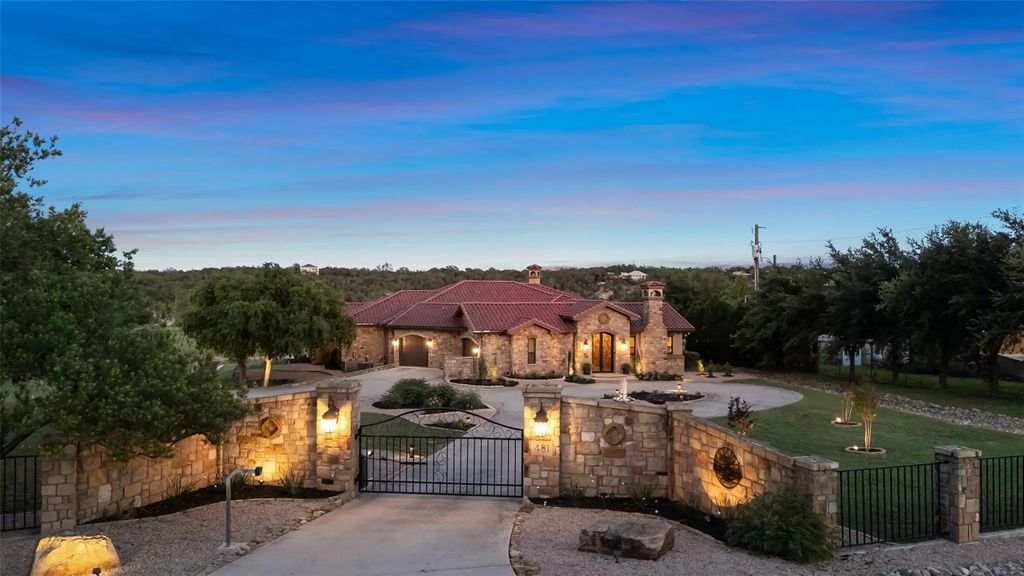 481 Chimney Cove Drive, Marble Falls