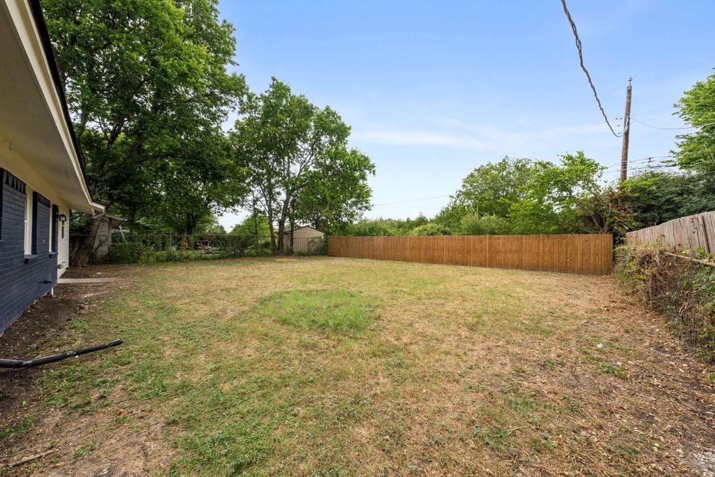 3245 Pacesetter Drive, Dallas