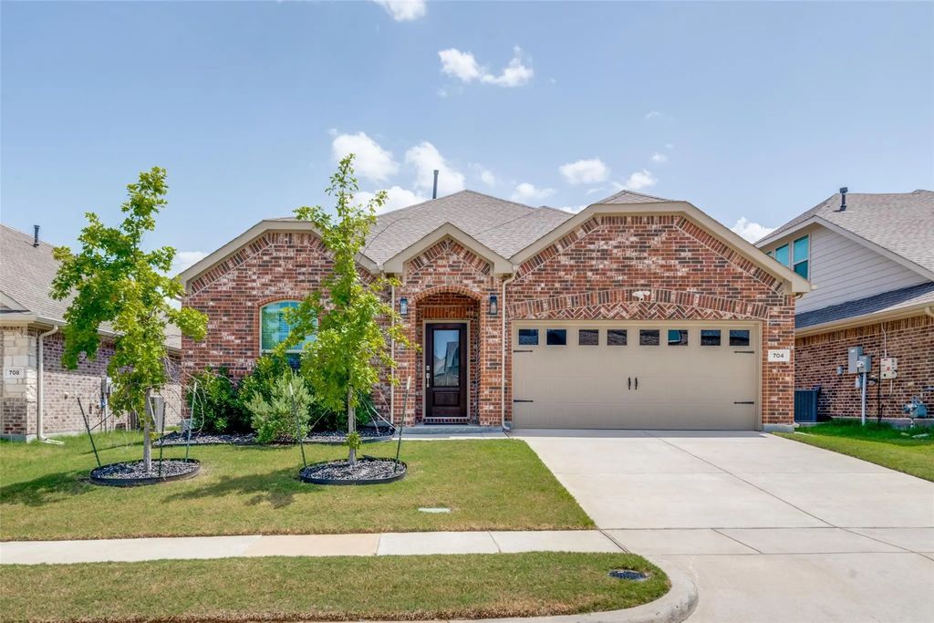 704 Pistachio Parkway, Forney
