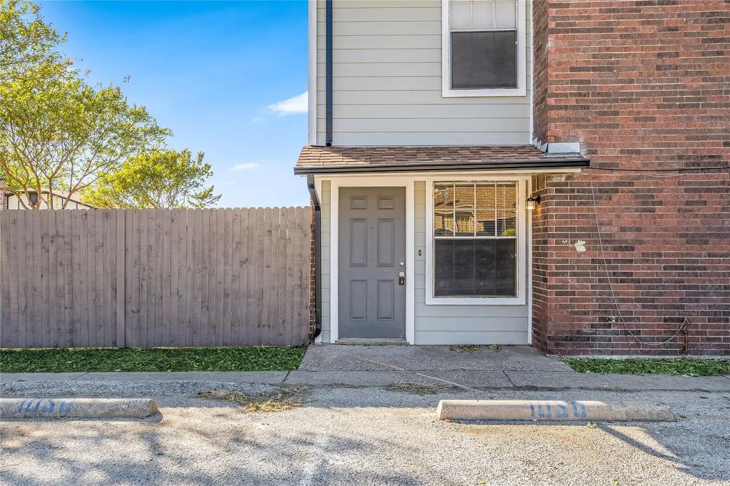 1044 Southmoor Drive 1050, Arlington